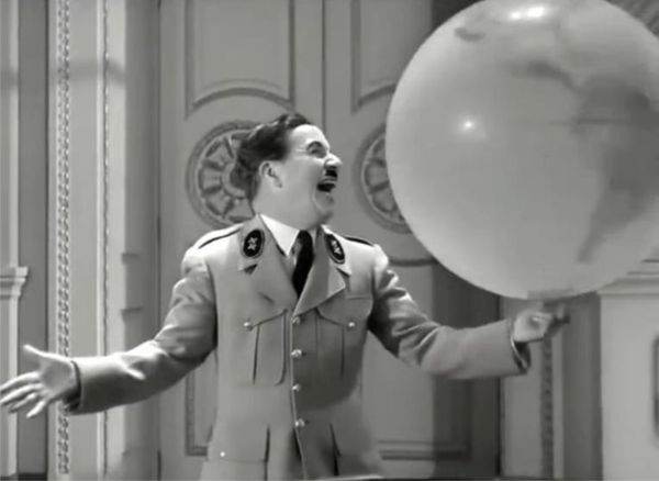 Charlie Chaplin, în "The great dictator", 1940 Charlie Chaplin, în "The great dictator", 1940